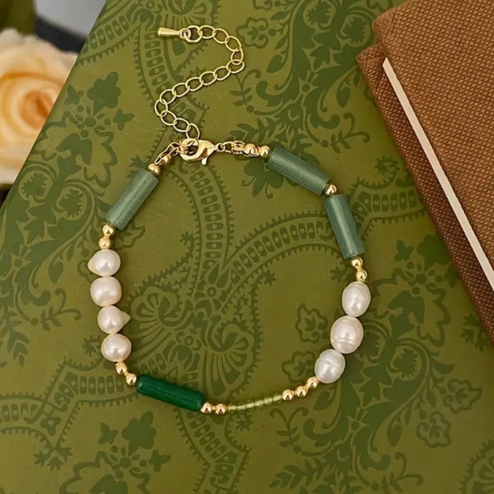 Freshwater Pearl and Natural Jade bracelet gold‎ tone